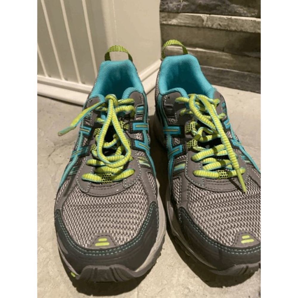 Asics Gel-Venture 5 (size 6.5)
